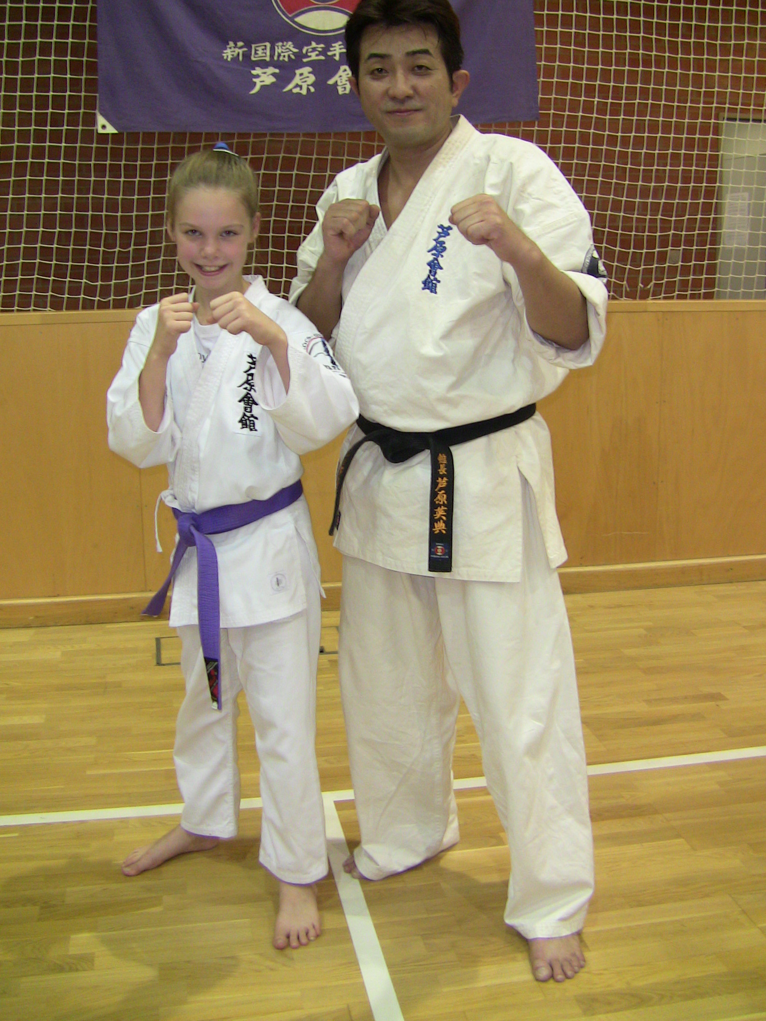 Edzés Kancho Hidenori Ashiharával a karateág megalapítójának fiával